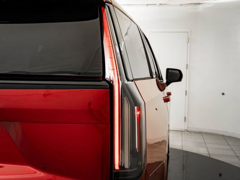 Used 2024 Cadillac Escalade Sport Platinum image 9