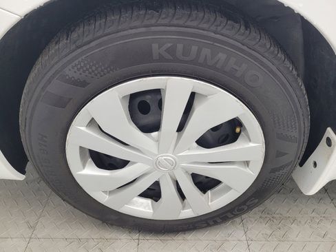 Used 2025 Nissan Versa S w/ Trunk Package image 31