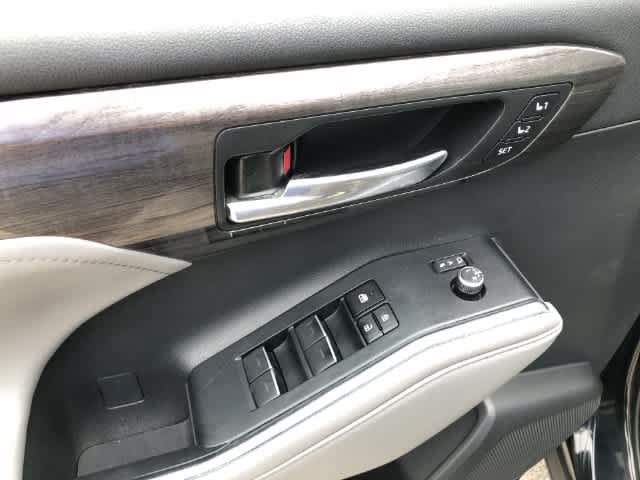 Used 2023 Toyota Highlander Limited AWD/4WD image 34