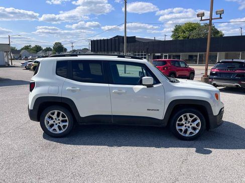 Used 2015 Jeep Renegade Latitude FWD image 2