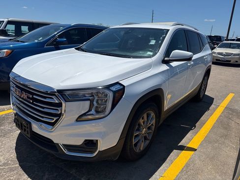 Used 2024 GMC Terrain SLT FWD image 3