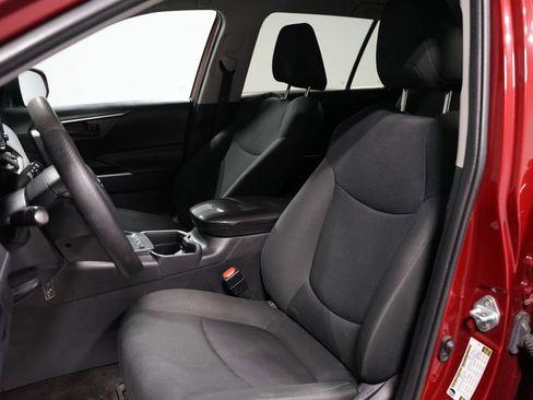 Used 2020 Toyota RAV4 LE image 24