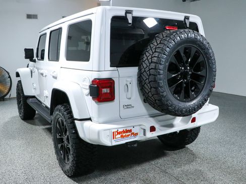 Used 2023 Jeep Wrangler Unlimited Sahara AWD/4WD image 10