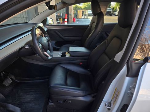 Used 2025 Tesla Model Y Long Range AWD/4WD image 16