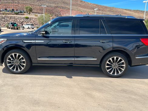 Used 2021 Lincoln Navigator Reserve w/ Luxury Package AWD/4WD image 2