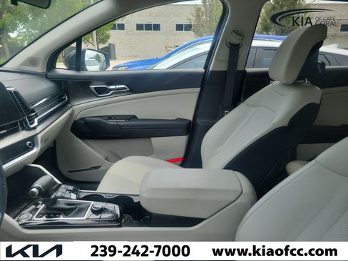Used 2025 Kia Sportage EX FWD image 7