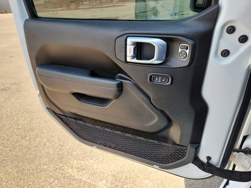 Used 2025 Jeep Gladiator Sport image 13