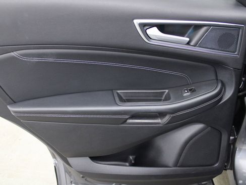 Used 2024 Ford Edge Titanium image 19