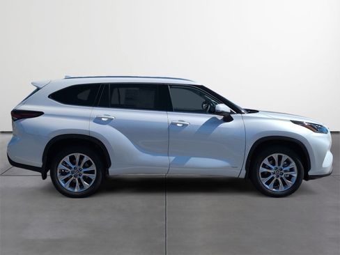 New 2026 Toyota Highlander Limited image 6