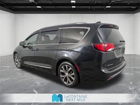 Used 2017 Chrysler Pacifica Limited w/ UConnect Theater Package image 3