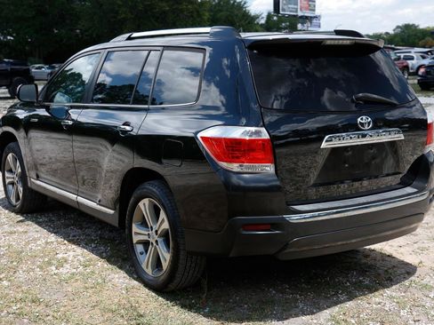 Used 2011 Toyota Highlander Limited w/ Tow Pkg FWD image 5