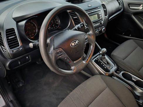 Used 2017 Kia Forte LX image 11