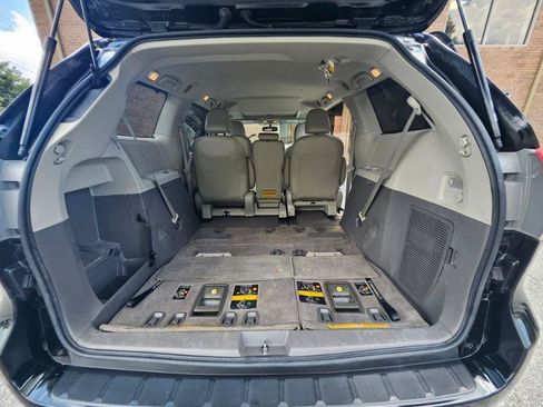 Used 2014 Toyota Sienna XLE FWD image 86