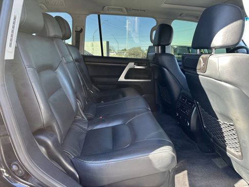 Used 2016 Toyota Land Cruiser image 8