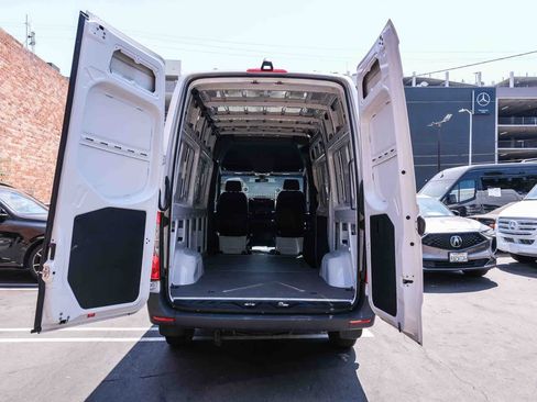 Used 2025 Mercedes-Benz Sprinter 2500 image 32
