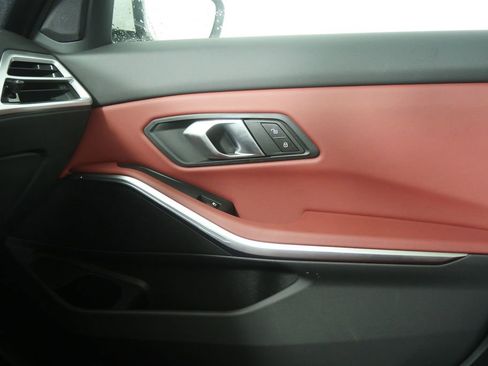 Used 2025 BMW 330i Sedan image 30