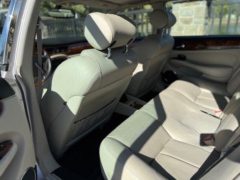 Used 2002 Jaguar XJ8 image 5