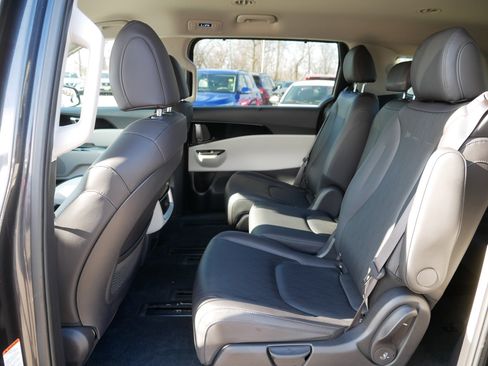 Certified 2024 Kia Carnival EX image 36