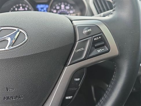 Used 2017 Hyundai Veloster Value Edition image 16