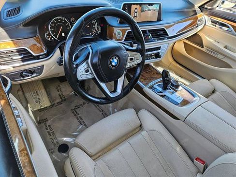 Used 2017 BMW 740i xDrive image 9
