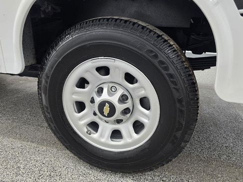 Used 2014 Chevrolet Silverado 3500 W/T image 31