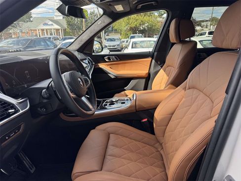 Certified 2025 BMW X7 xDrive40i w/ M Sport Package image 15
