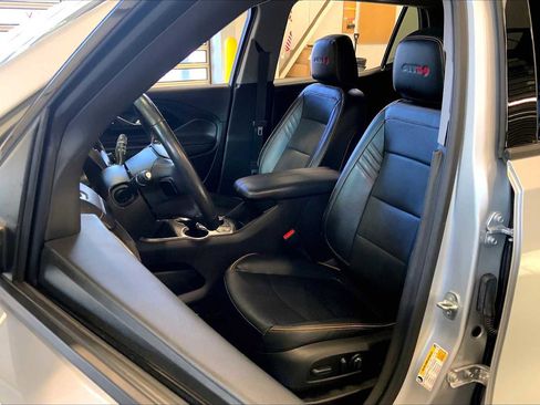 Used 2022 GMC Terrain AT4 w/ Infotainment Package II image 8