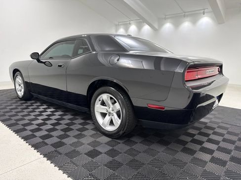 Used 2010 Dodge Challenger SE RWD image 5