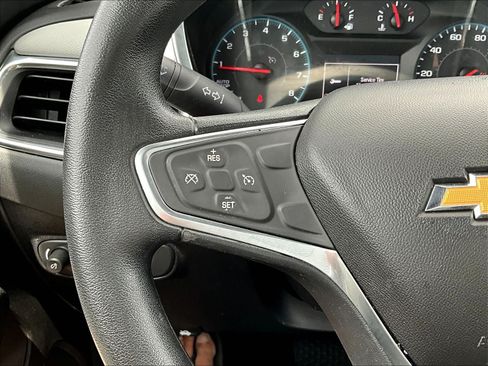 Used 2018 Chevrolet Equinox LS FWD image 11