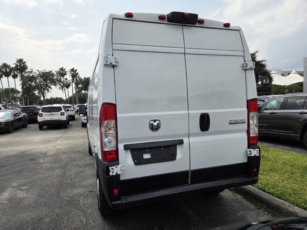 Used 2025 RAM ProMaster 2500 FWD image 4