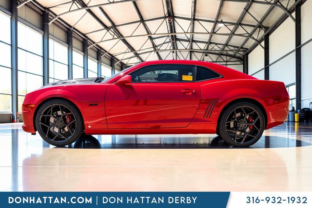 Used 2010 Chevrolet Camaro SS w/ White Stripe Package RWD image 3