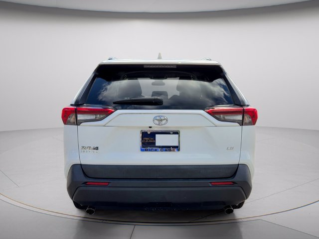 Used 2021 Toyota RAV4 LE FWD image 5