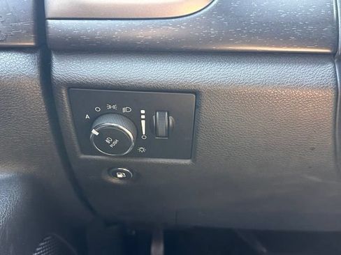 Used 2018 Jeep Grand Cherokee Altitude AWD/4WD image 18