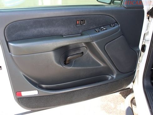 Used 2001 Chevrolet Silverado 2500 LS w/ Off-Road Skid Plate Pkg AWD/4WD image 6