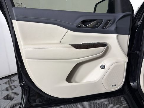 Certified 2023 GMC Acadia Denali w/ Black Diamond Edition image 8