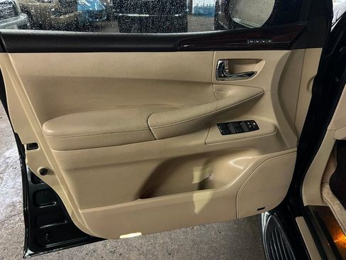 Used 2011 Lexus LX 570 4WD w/ Luxury Pkg image 13