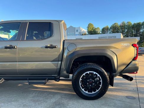 Used 2024 Toyota Tacoma TRD Off-Road image 30