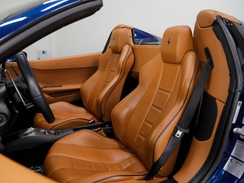 Used 2015 Ferrari 458 Spider RWD image 46