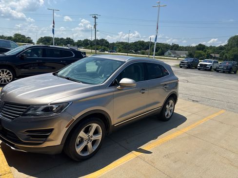 Used 2018 Lincoln MKC Premiere AWD/4WD image 2