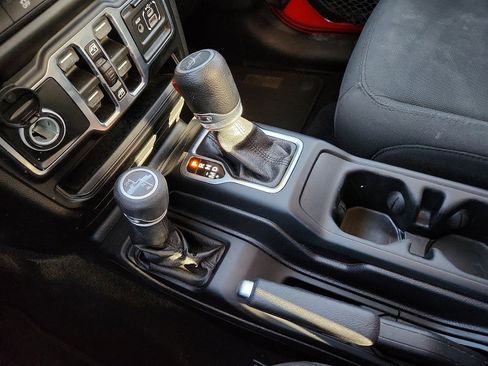 Used 2021 Jeep Gladiator Sport image 20