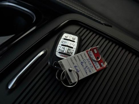 Certified 2025 Chrysler Pacifica Limited image 45