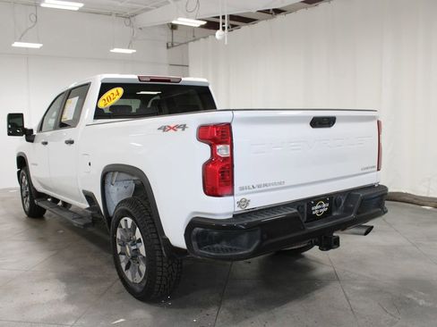 Used 2024 Chevrolet Silverado 2500 Custom w/ Custom Value Package image 7