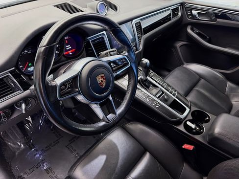 Used 2018 Porsche Macan AWD/4WD image 7