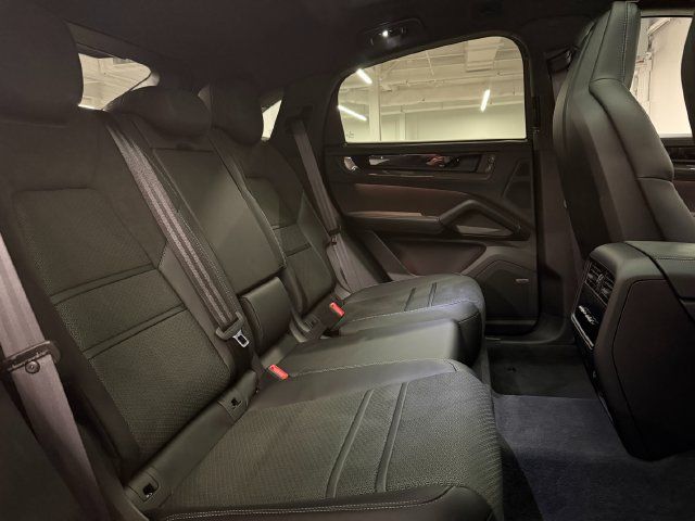 Certified 2026 Porsche Cayenne GTS AWD/4WD image 31