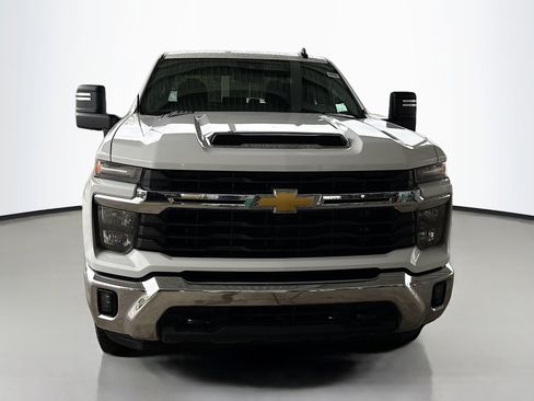 Used 2024 Chevrolet Silverado 2500 LT image 2