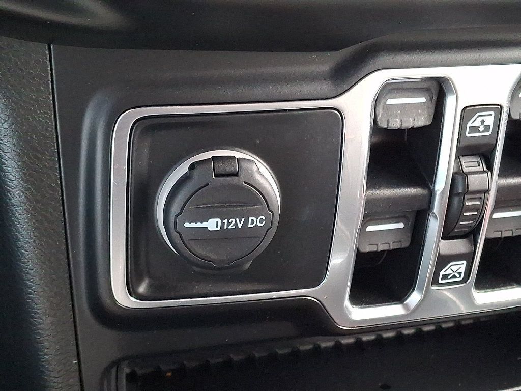 Used 2020 Jeep Wrangler Unlimited Sahara AWD/4WD image 23