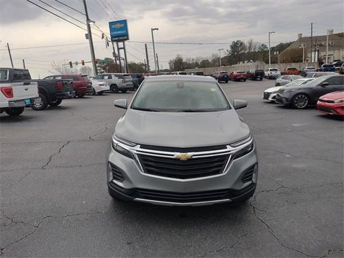 Used 2023 Chevrolet Equinox LT image 2