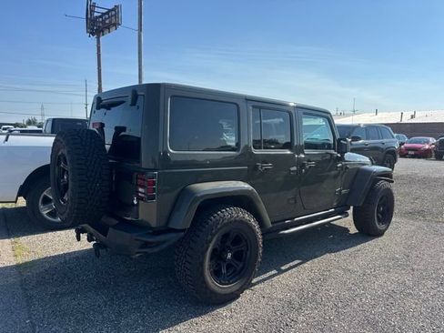 Used 2015 Jeep Wrangler Unlimited Rubicon w/ Connectivity Group AWD/4WD image 14