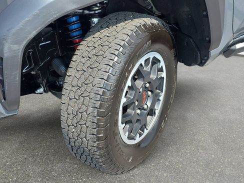 Used 2025 Toyota Tacoma TRD Off-Road AWD/4WD image 30