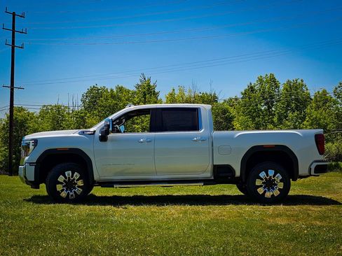 New 2026 GMC Sierra 2500 Denali w/ Denali Reserve Package AWD/4WD image 8